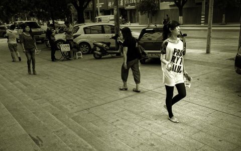 过客，你我只是肩而过